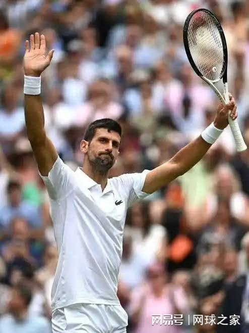 与男子网坛, 何其相似