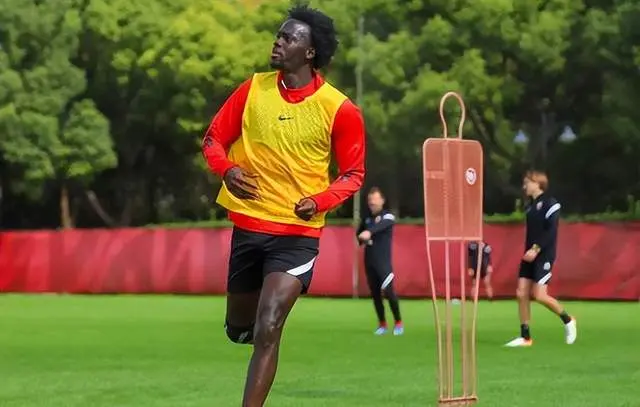 上赛季刚拿, 恩迪亚耶