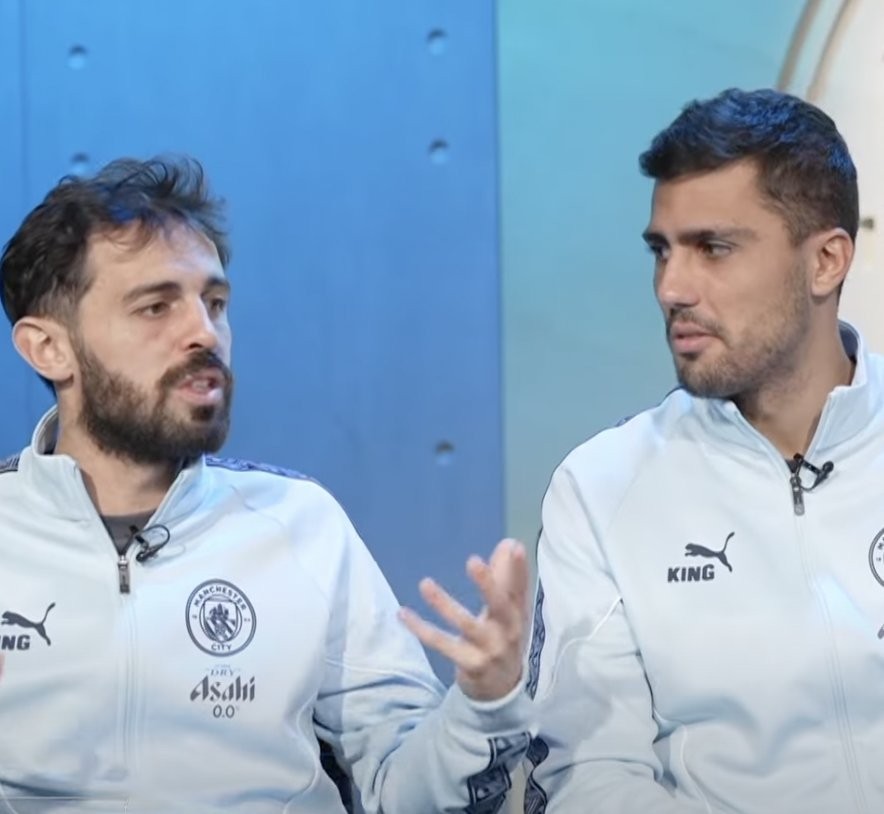 虑八个月后, 萨拉赫领衔